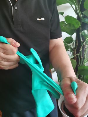 White Flocked Lining Green Nitrile Glove Nitrile Household Works Comfortable Chemical Resistant Gloves